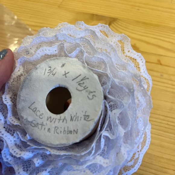 Assorted Lace Trim Collection - Picture 3 of 14